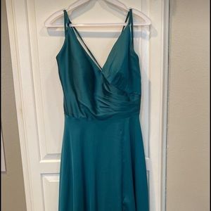 Green prom dress with pockets. Size 8. Worn once. From smoke free home